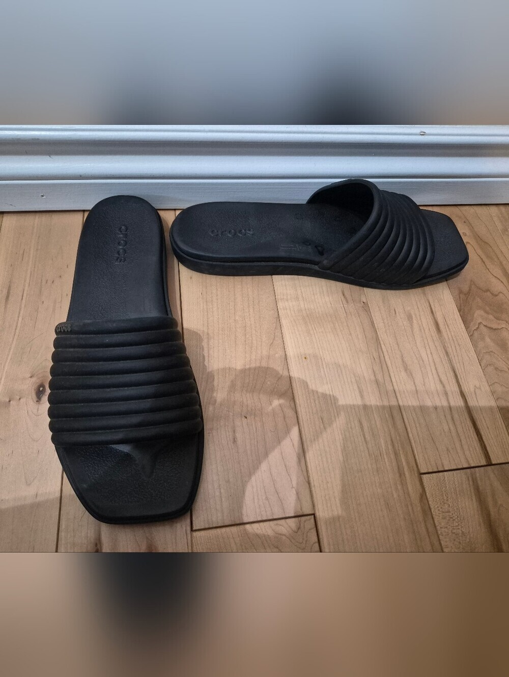 Crocs women's size 9 ribbed black slide sandals
